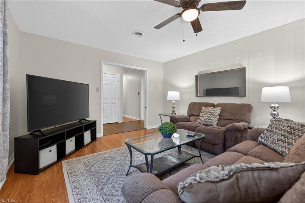 1117 Camelot CT