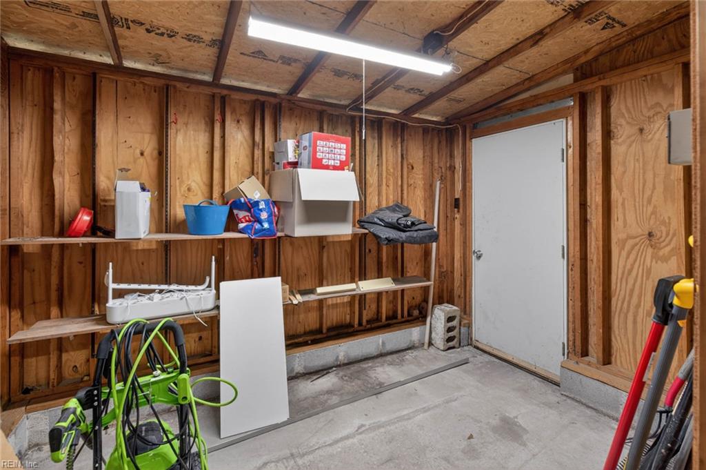 1117 Camelot CT