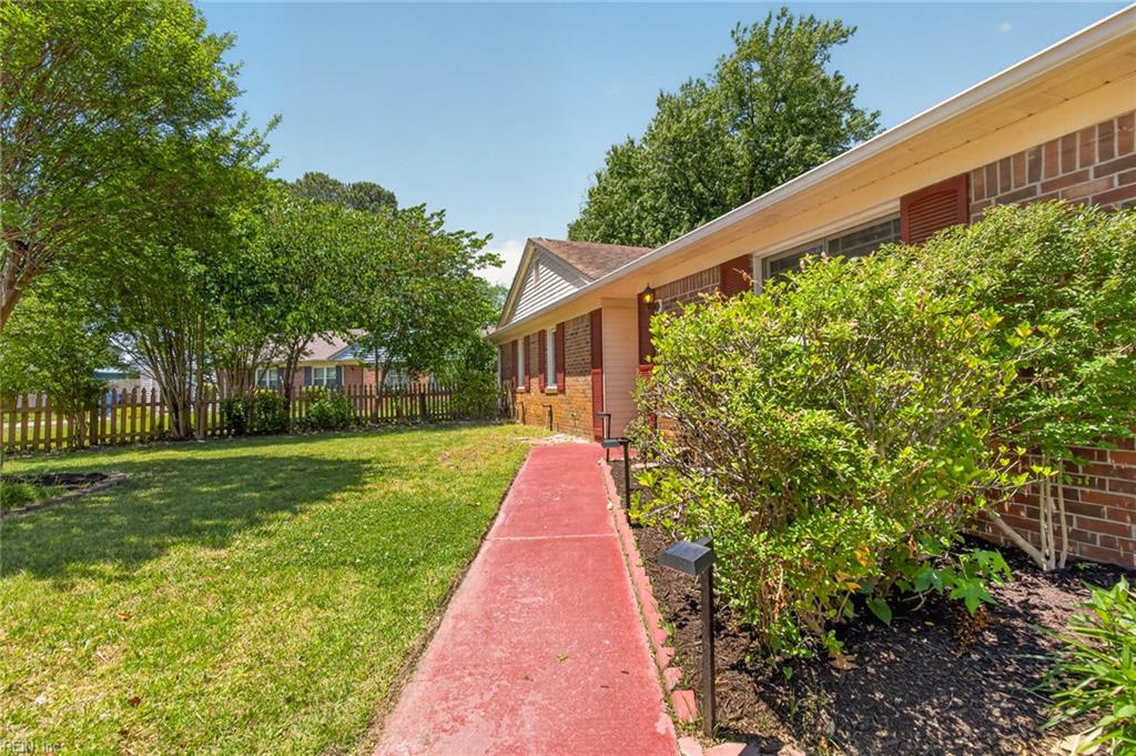 1117 Camelot CT