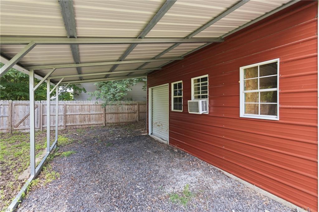 3616 Parr LN