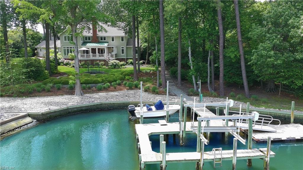 701 Crystal LN