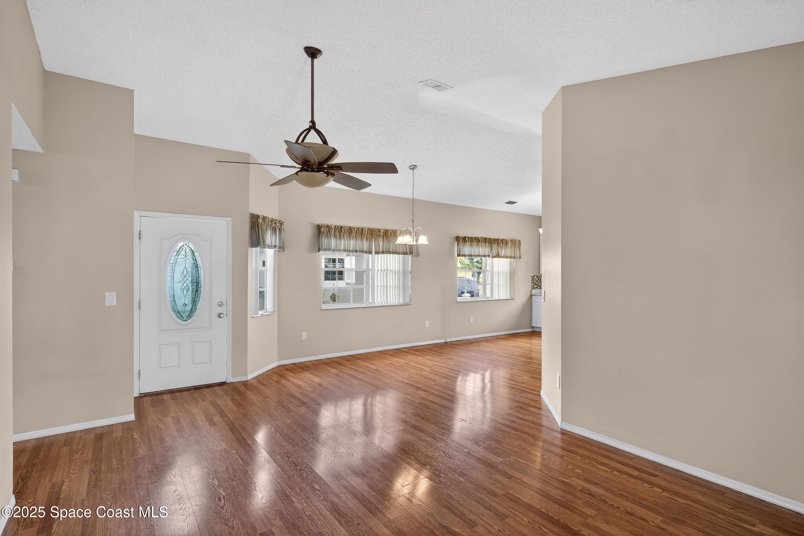 1924 Sugarberry Court NE