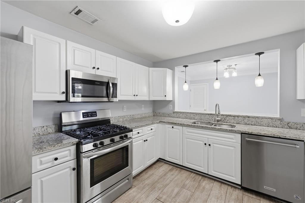 2204 Lesner CRES 101