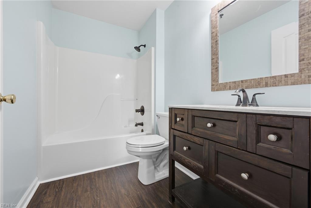 2204 Lesner CRES 101