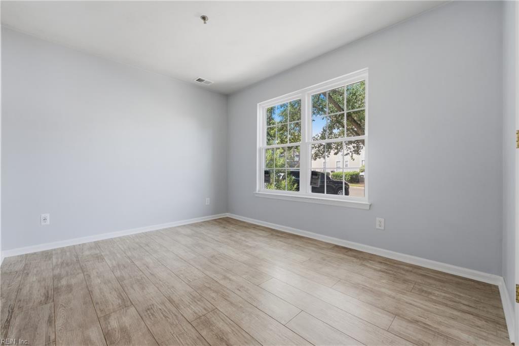 2204 Lesner CRES 101