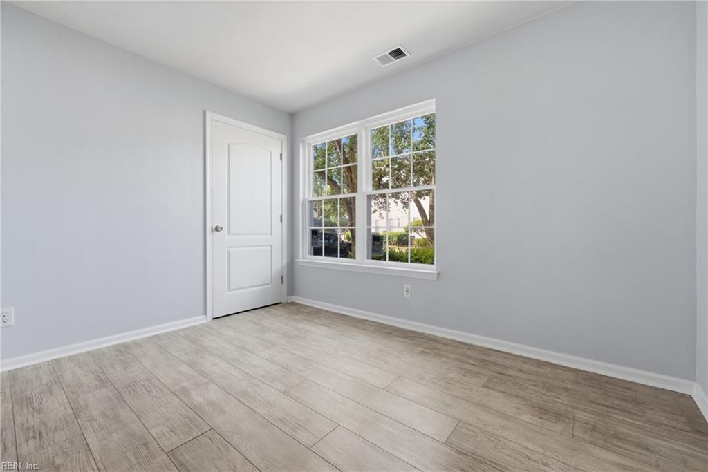 2204 Lesner CRES 101