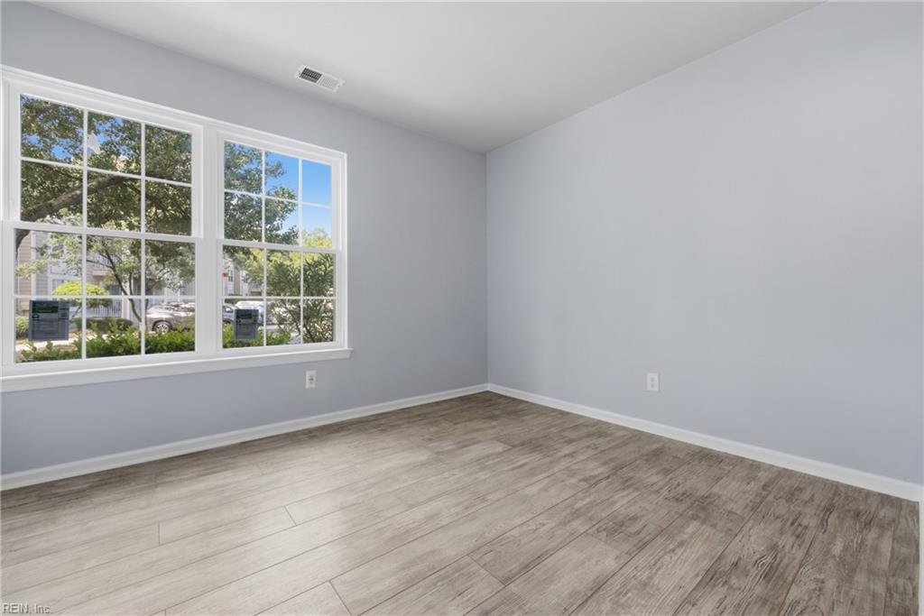 2204 Lesner CRES 101