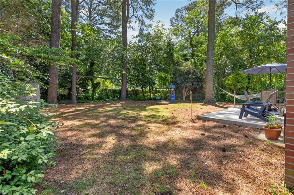 8814 Commodore DR