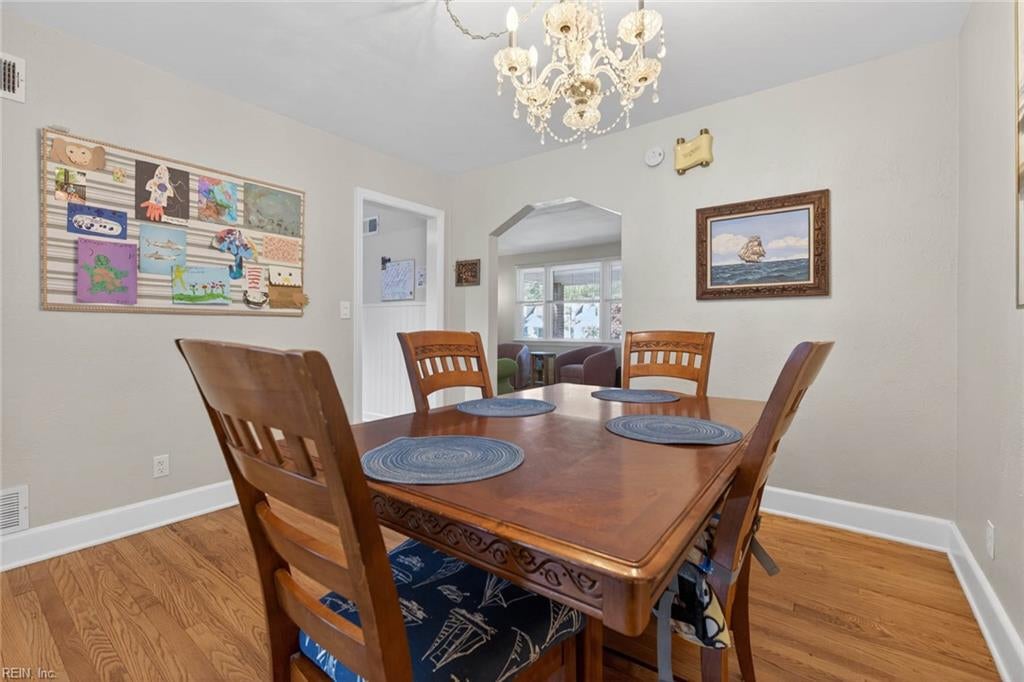 8814 Commodore DR