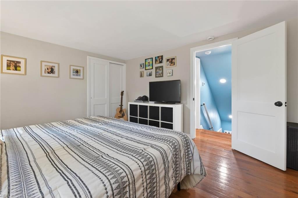 8814 Commodore DR