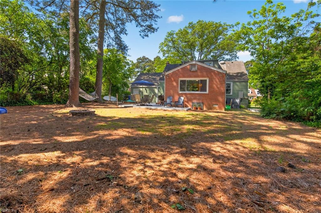 8814 Commodore DR