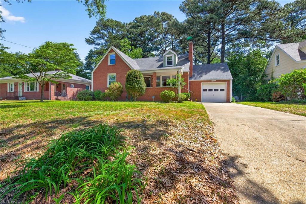 8814 Commodore DR
