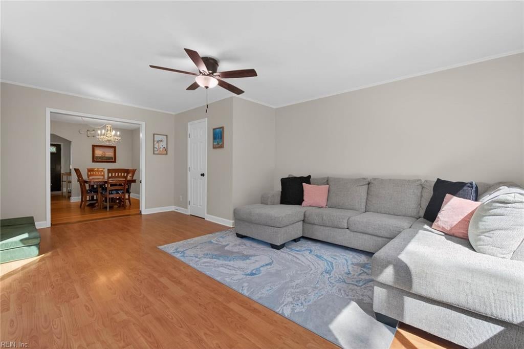 8814 Commodore DR