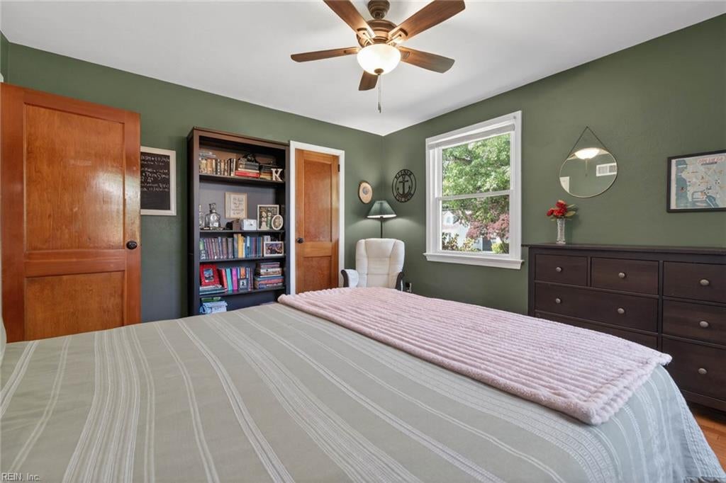 8814 Commodore DR