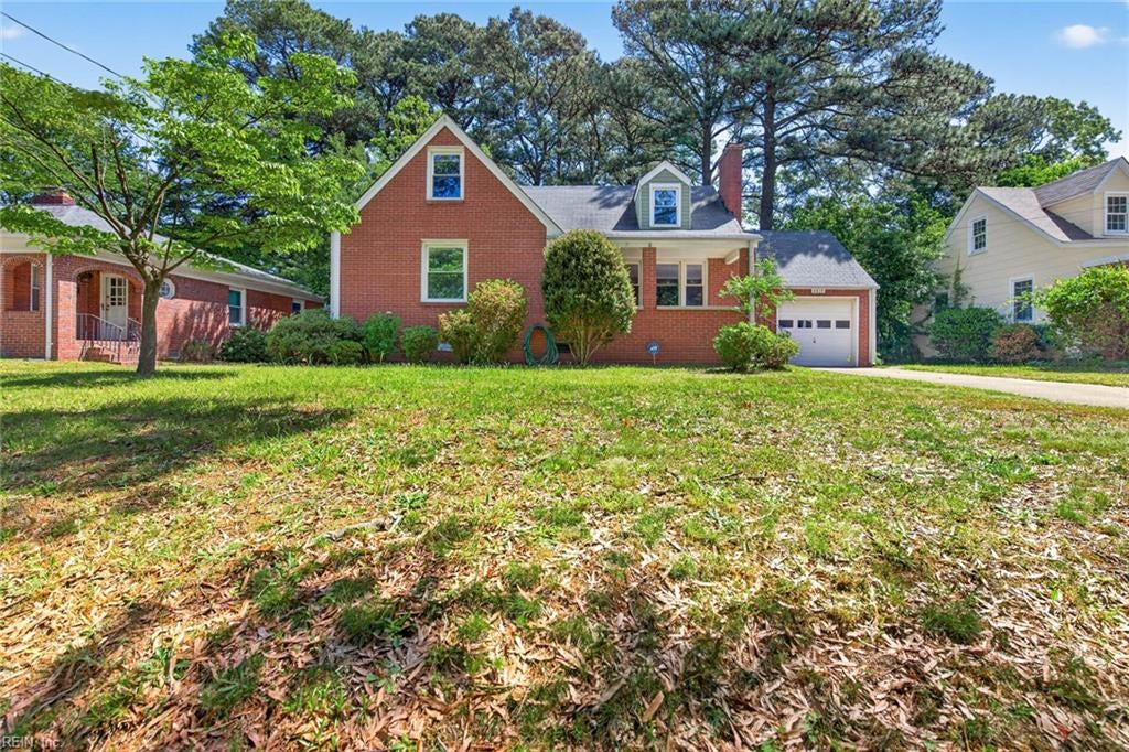 8814 Commodore DR