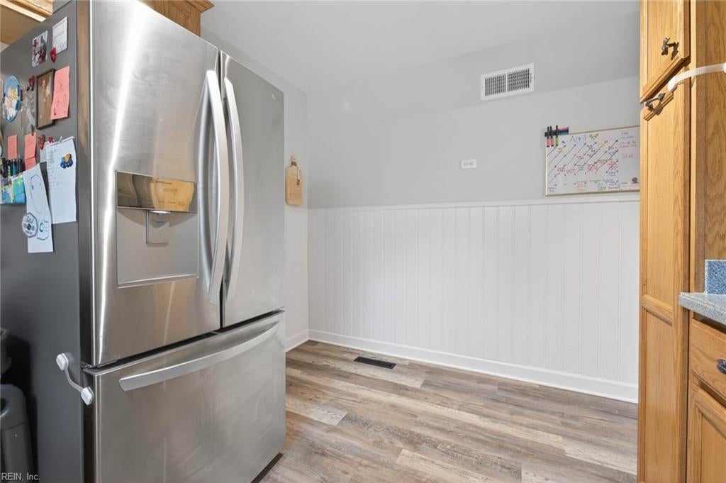 8814 Commodore DR