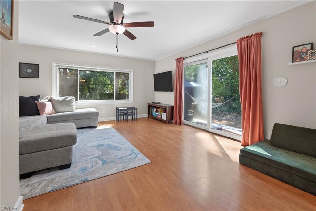 8814 Commodore DR