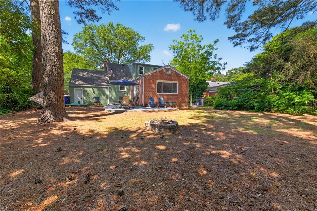 8814 Commodore DR