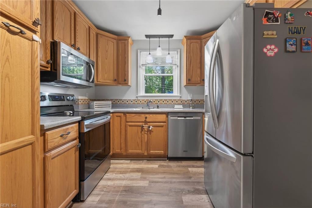 8814 Commodore DR