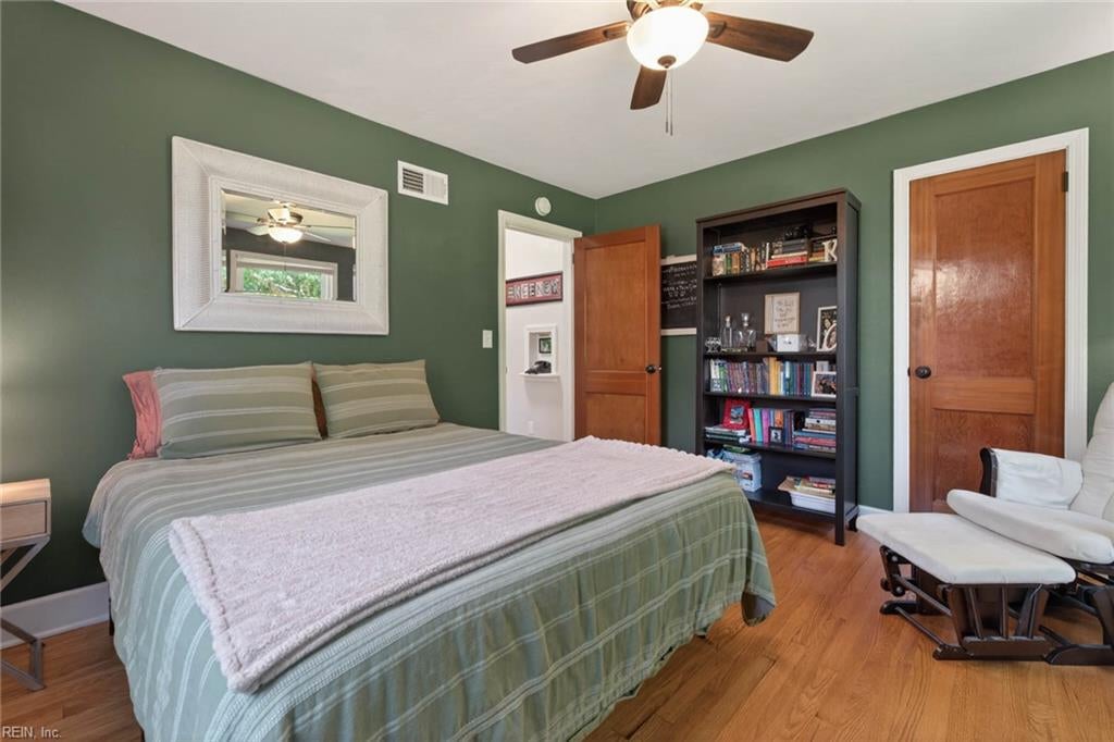 8814 Commodore DR