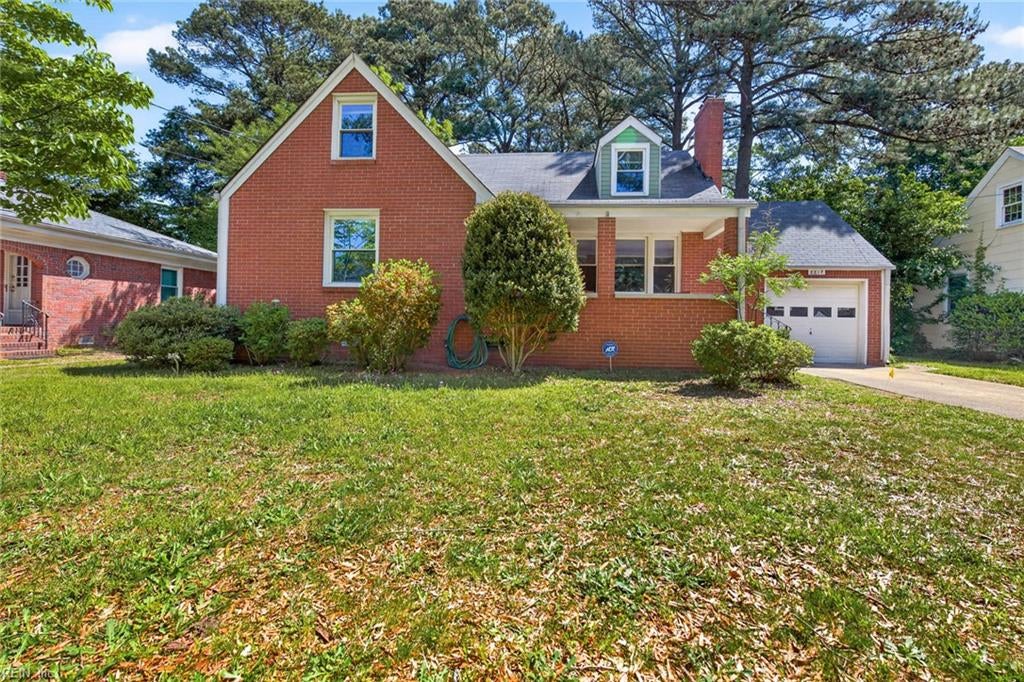 8814 Commodore DR