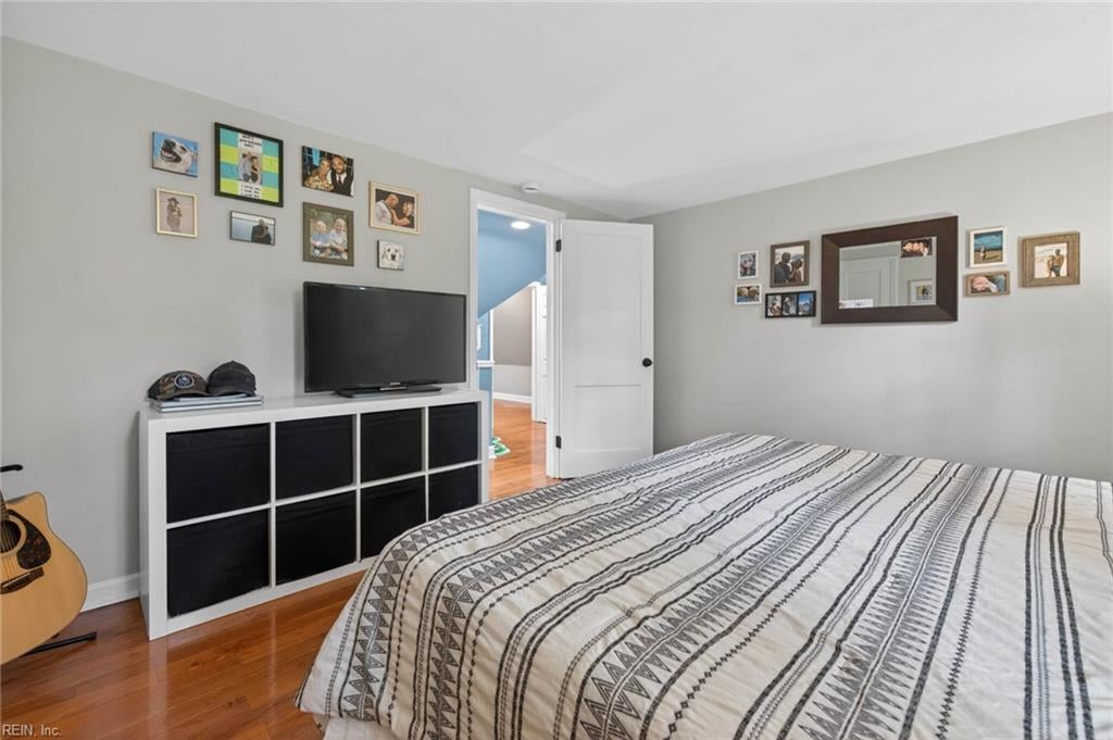 8814 Commodore DR