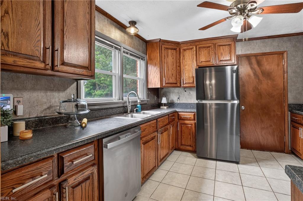 130 Albany DR