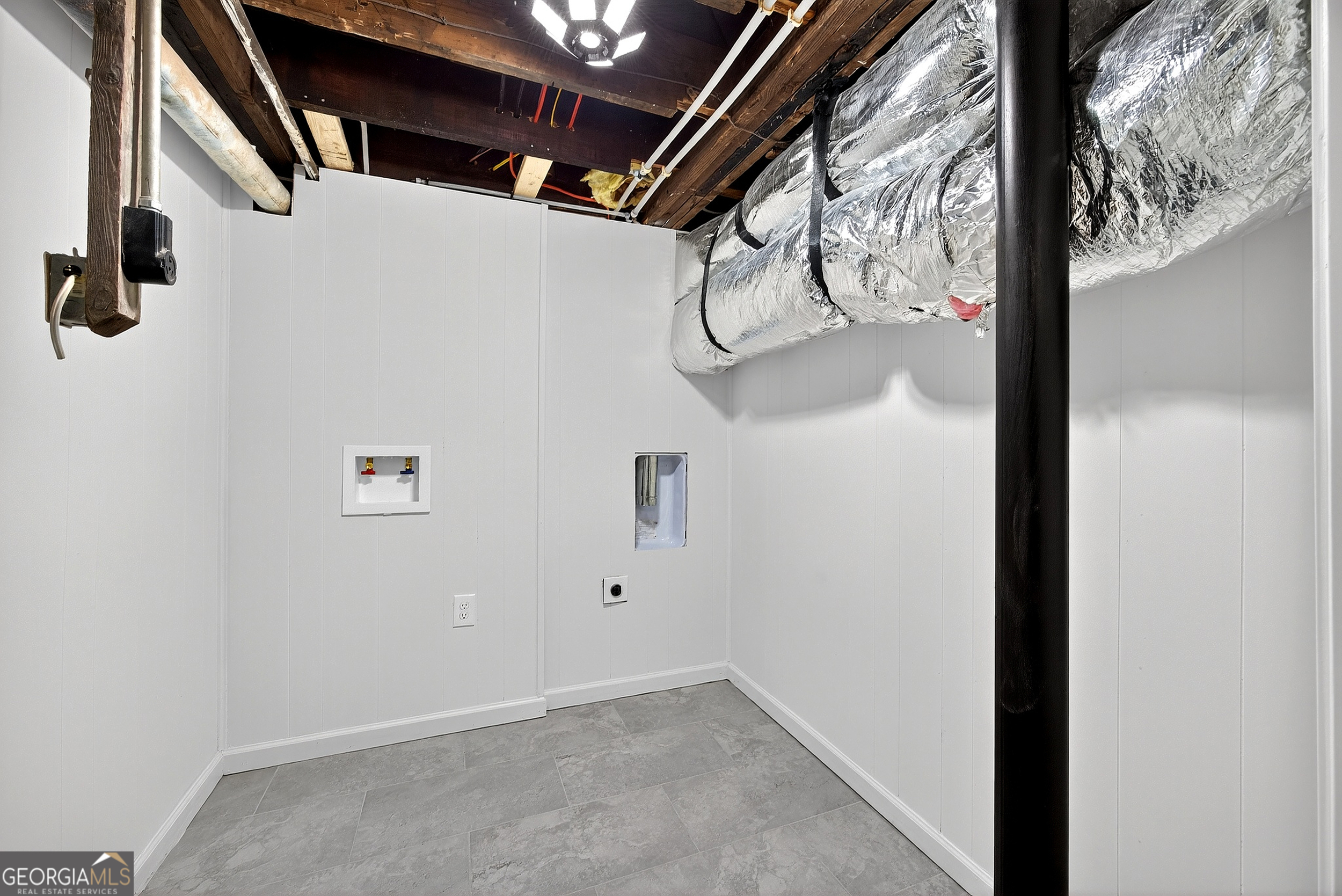 201 E Simon Terrace NW