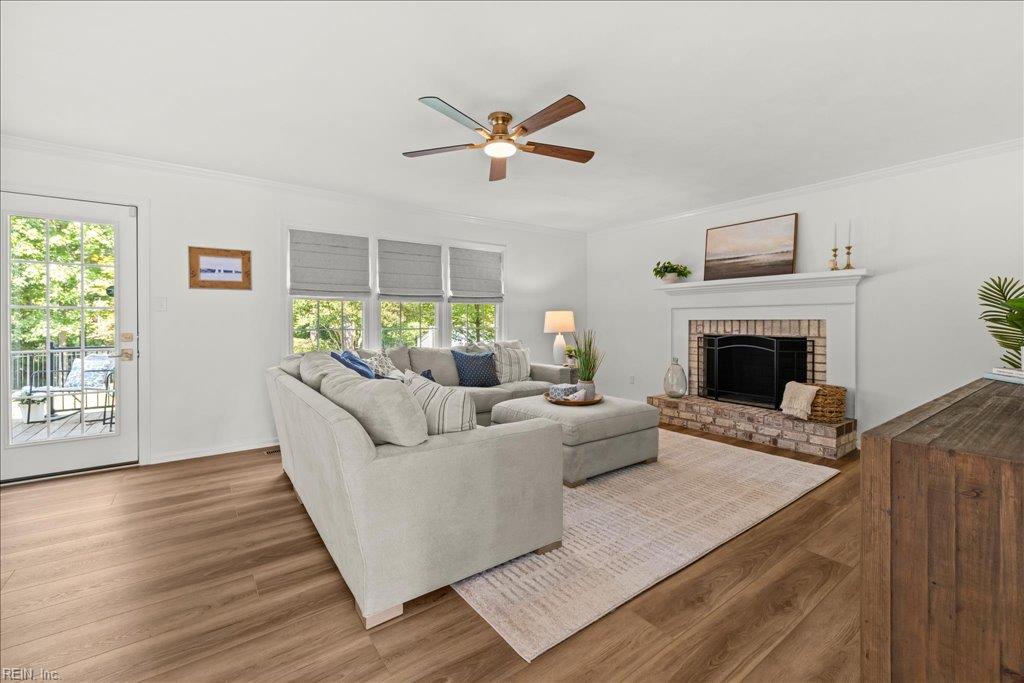 1909 Piney Woods LN