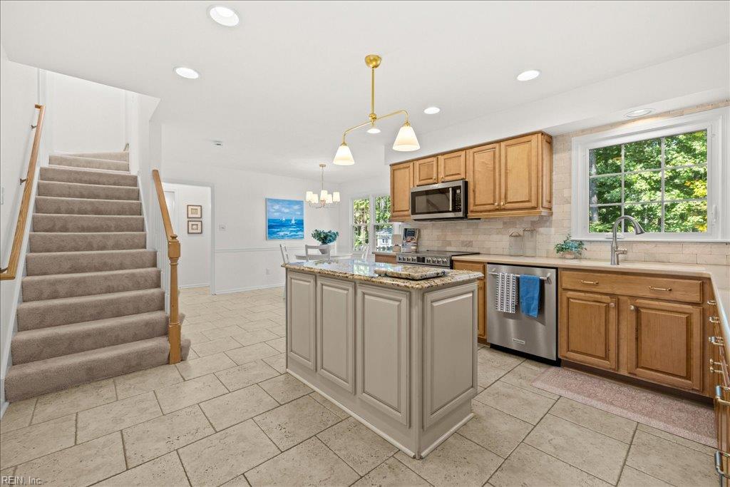 1909 Piney Woods LN