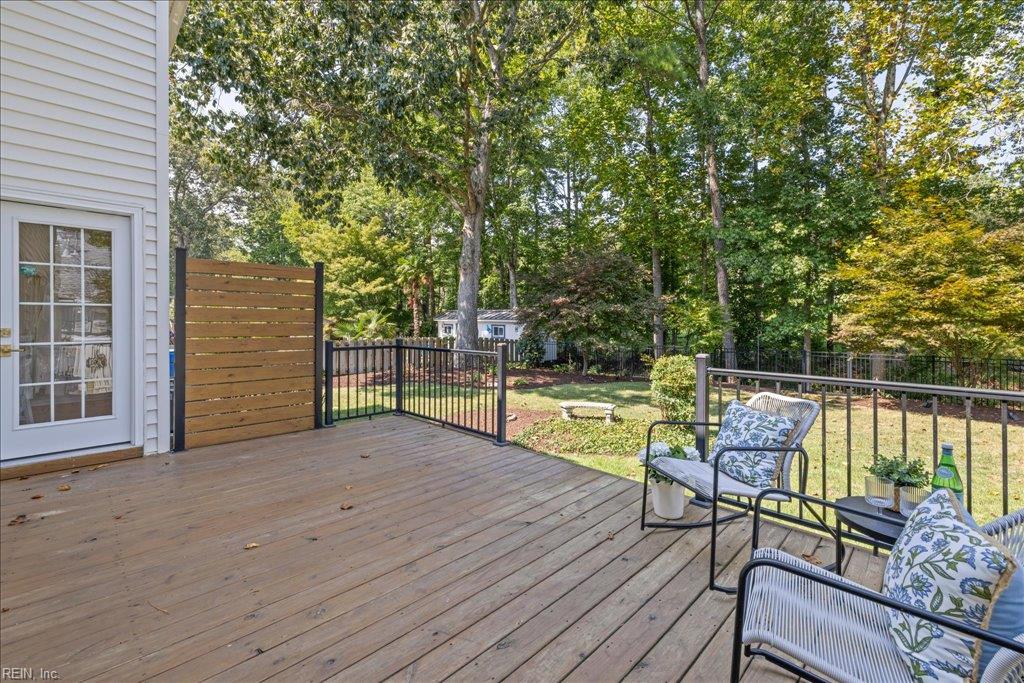 1909 Piney Woods LN