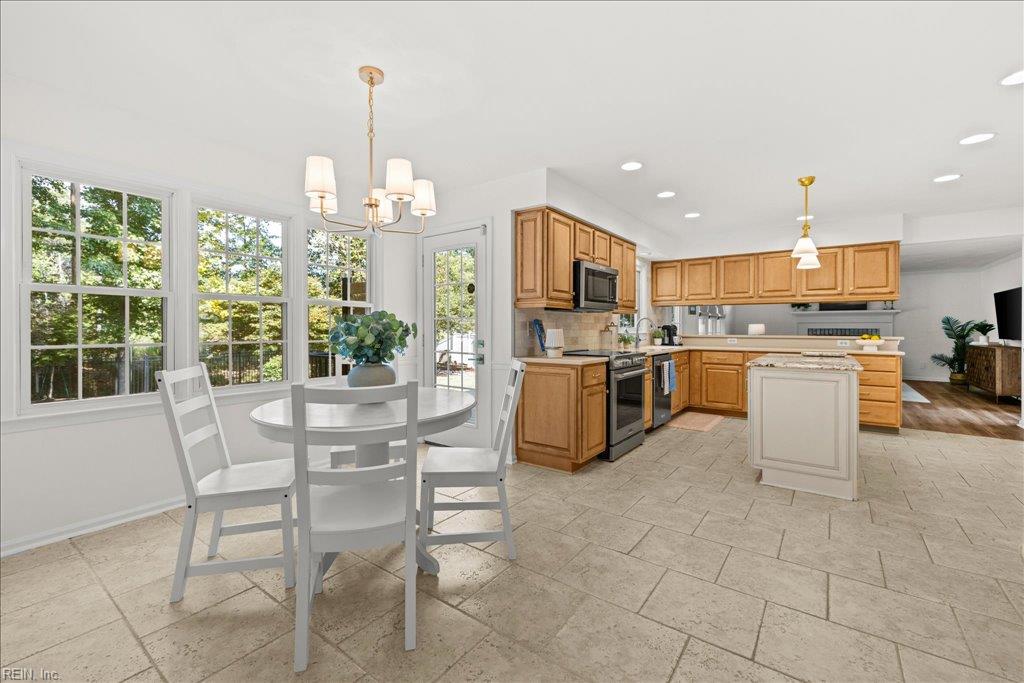 1909 Piney Woods LN