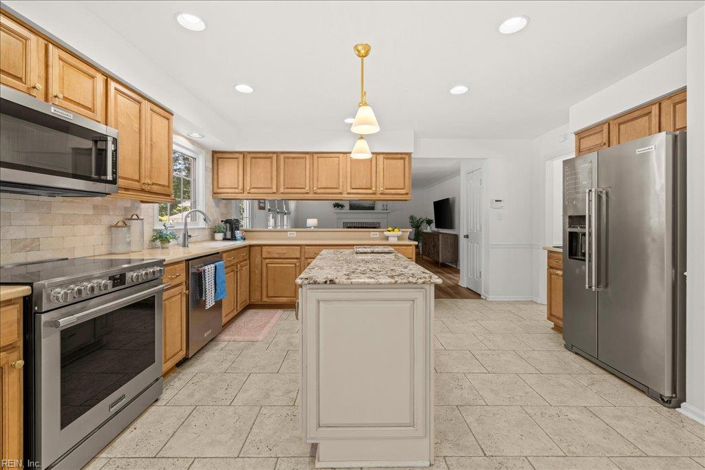 1909 Piney Woods LN