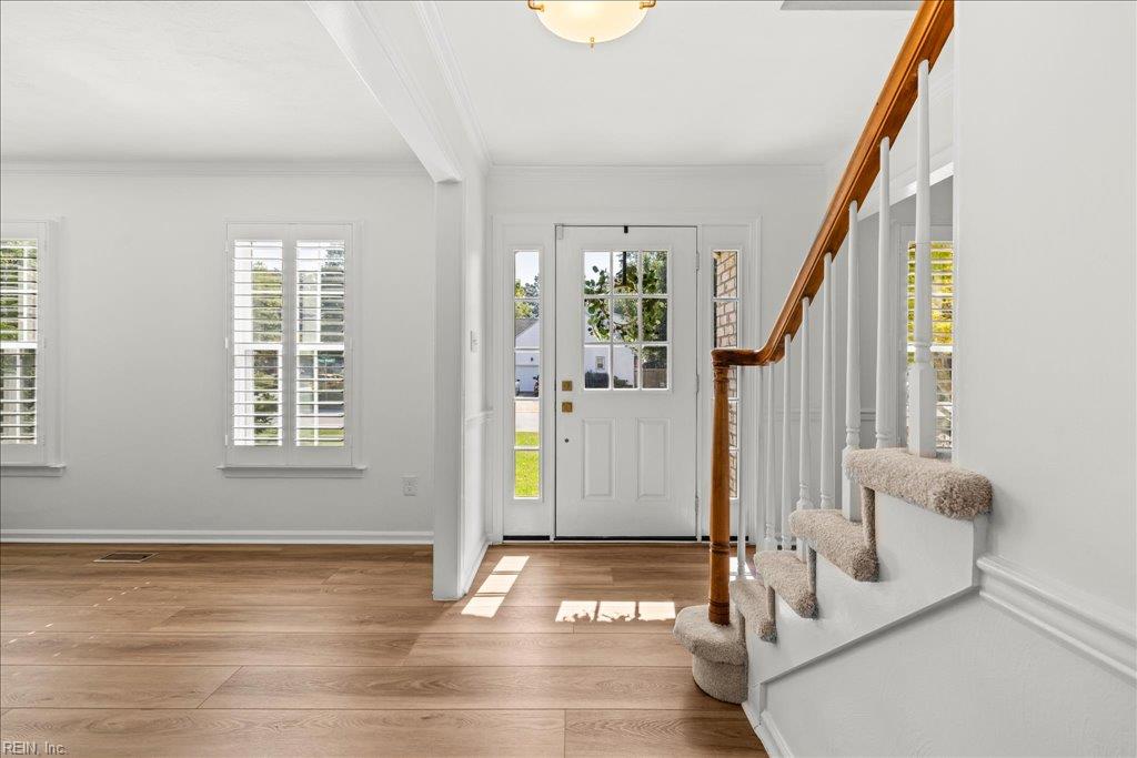 1909 Piney Woods LN