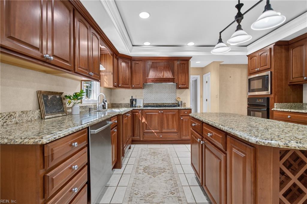3405 Anita CIR