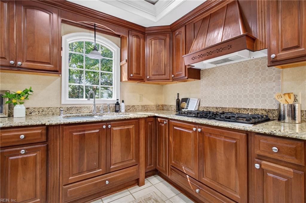 3405 Anita CIR