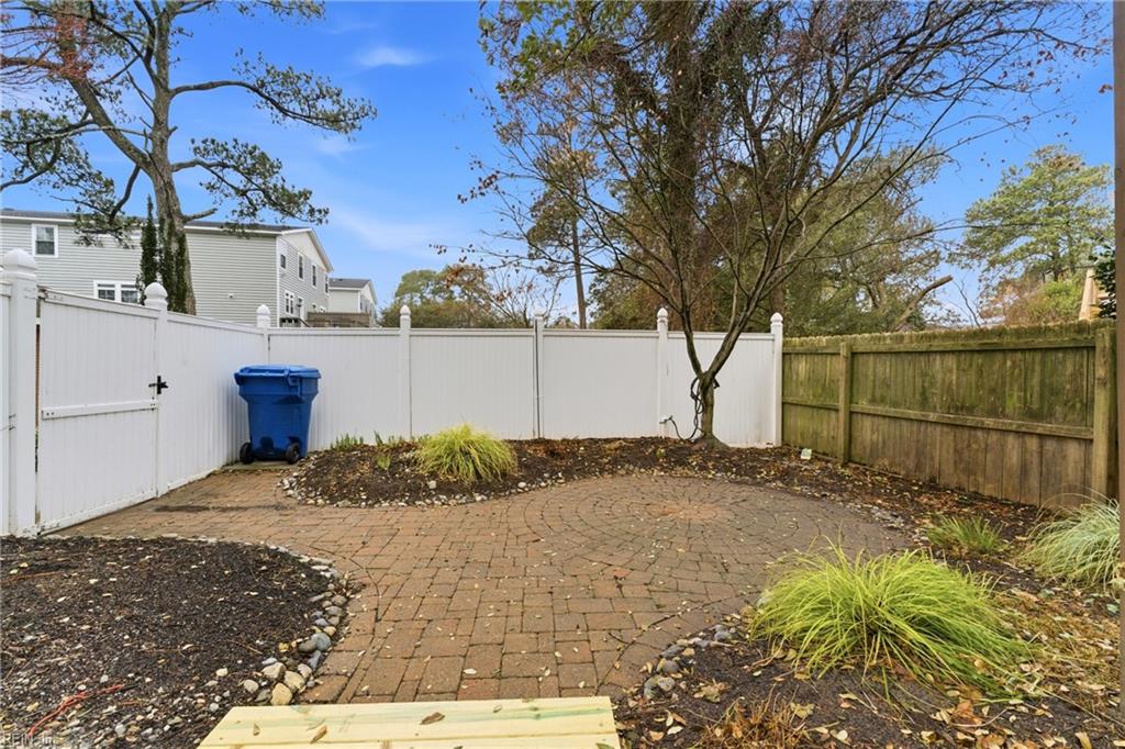 3734 Chesterfield AVE