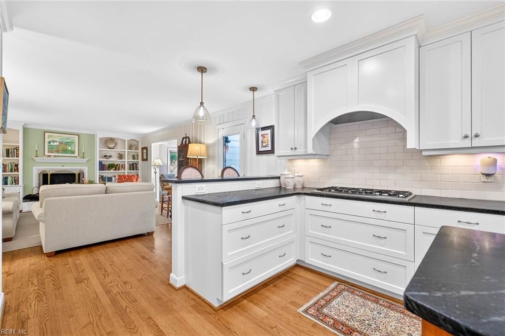 424 Susan Constant DR