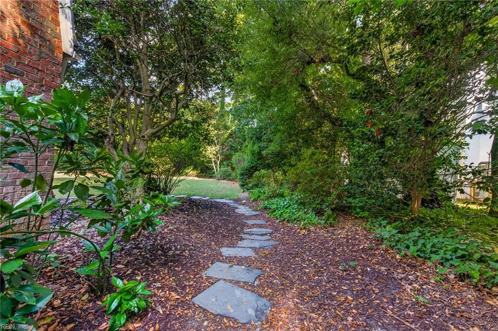 424 Susan Constant DR
