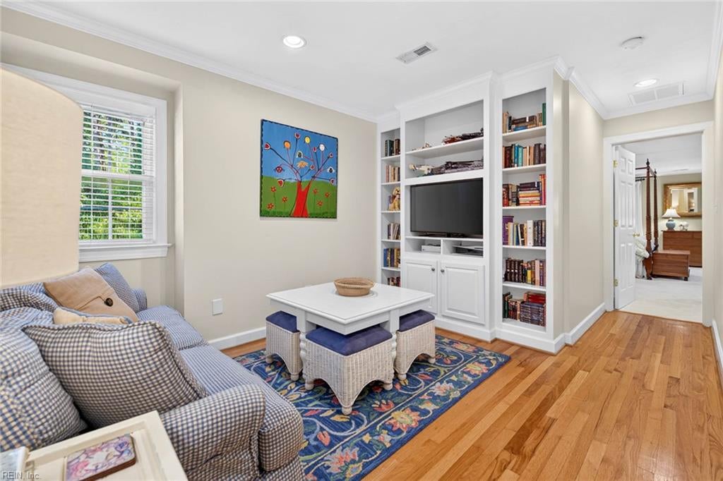 424 Susan Constant DR