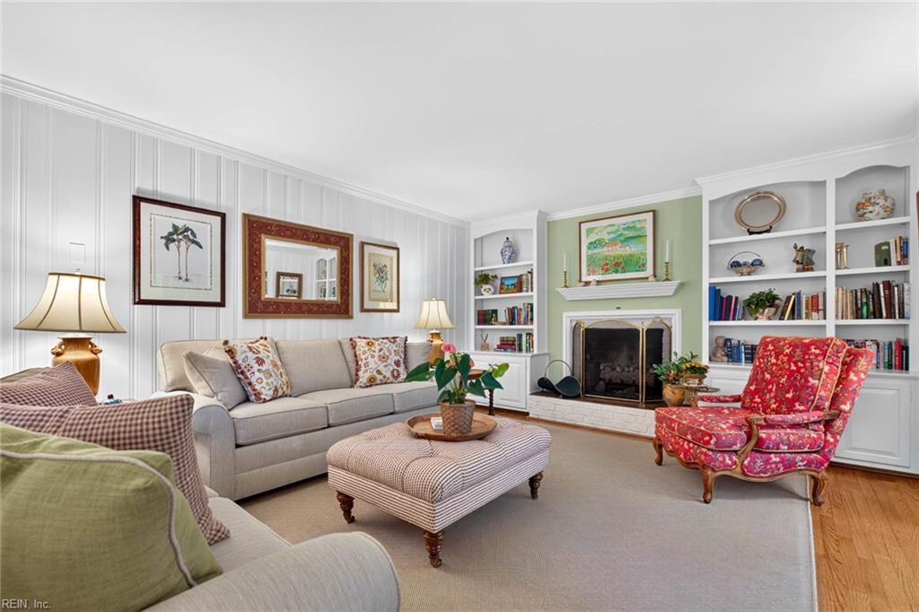 424 Susan Constant DR