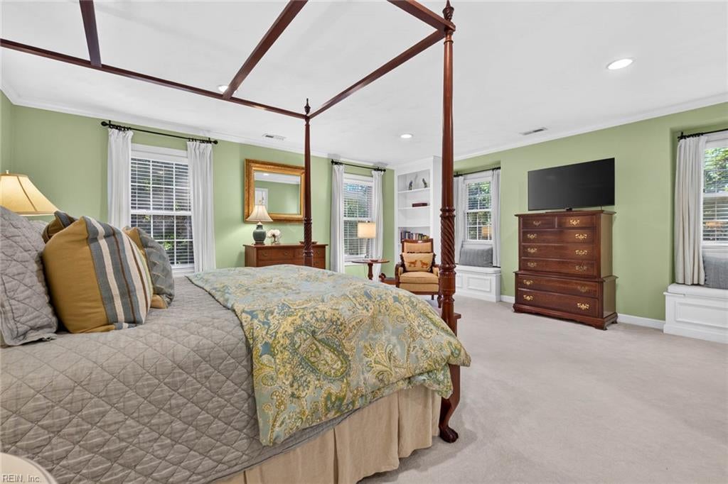 424 Susan Constant DR