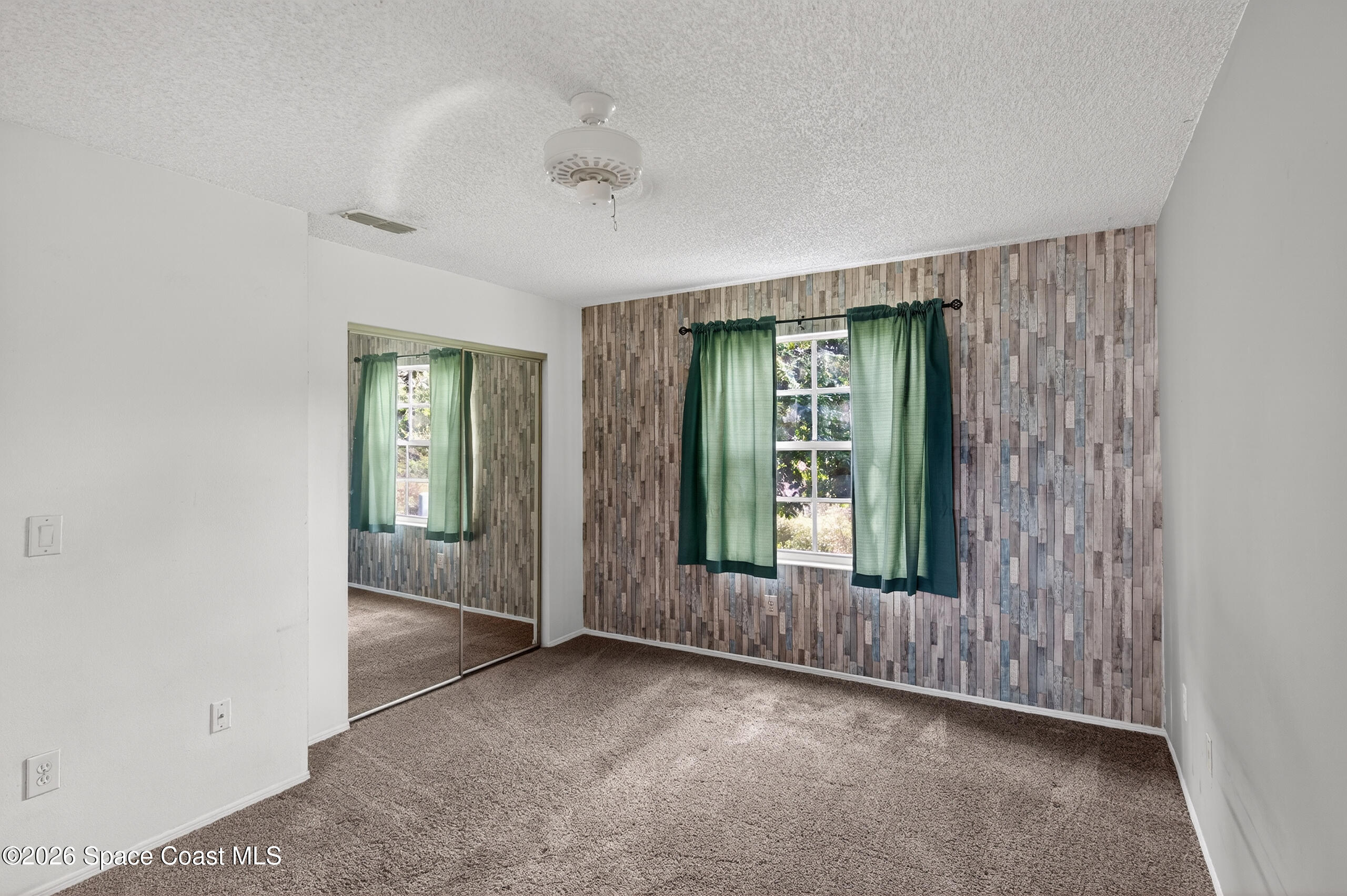 1924 Sugarberry Court NE