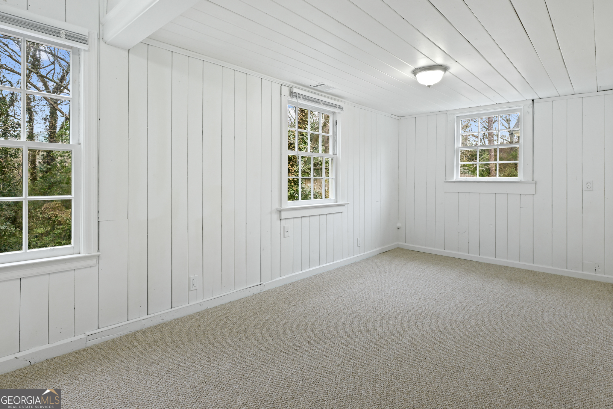 2878 N Hills Drive NE