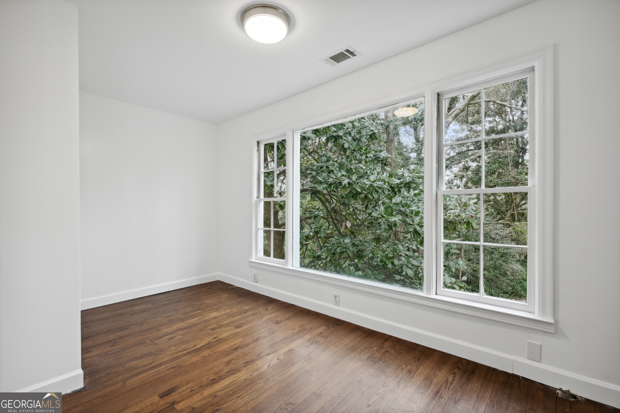 2878 N Hills Drive NE