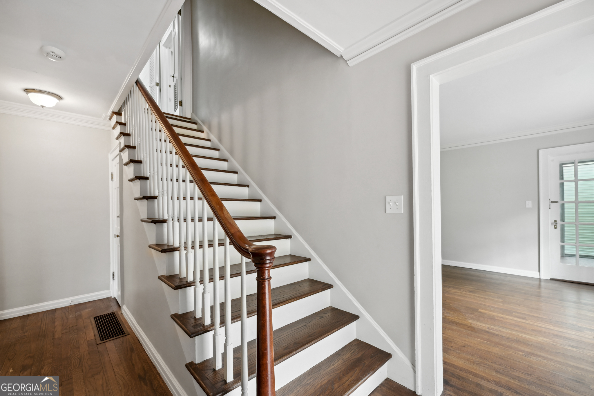 2878 N Hills Drive NE