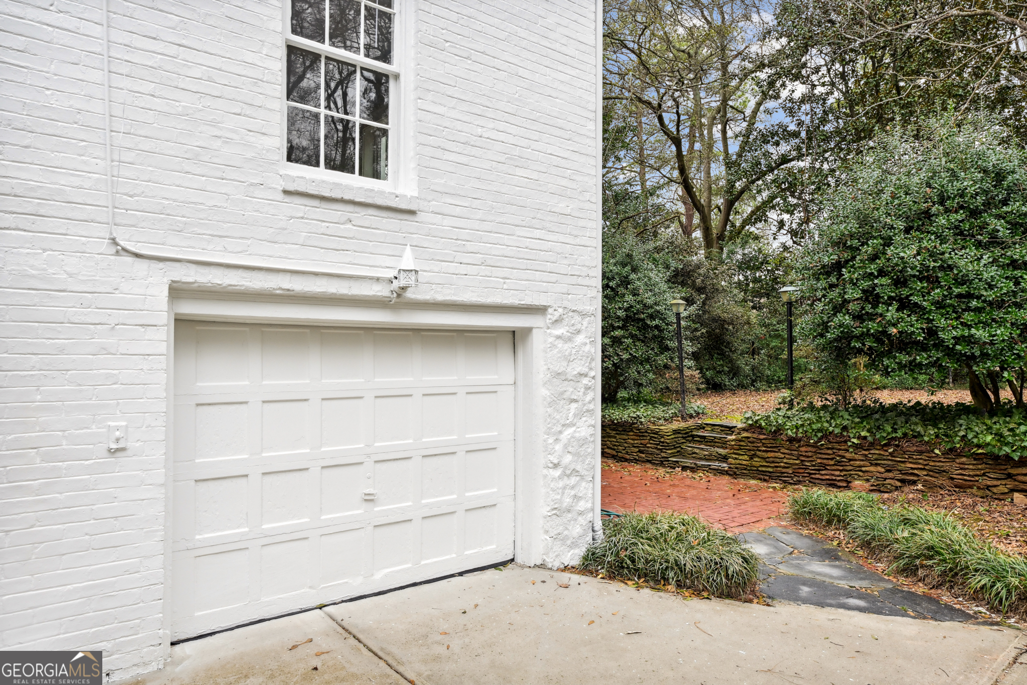 2878 N Hills Drive NE