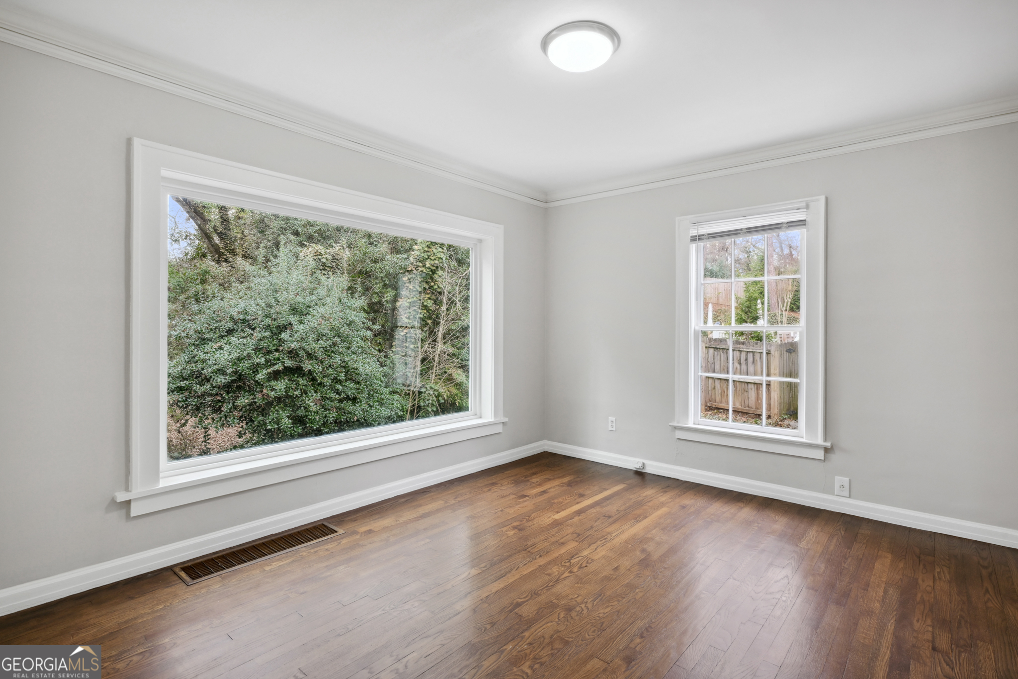 2878 N Hills Drive NE