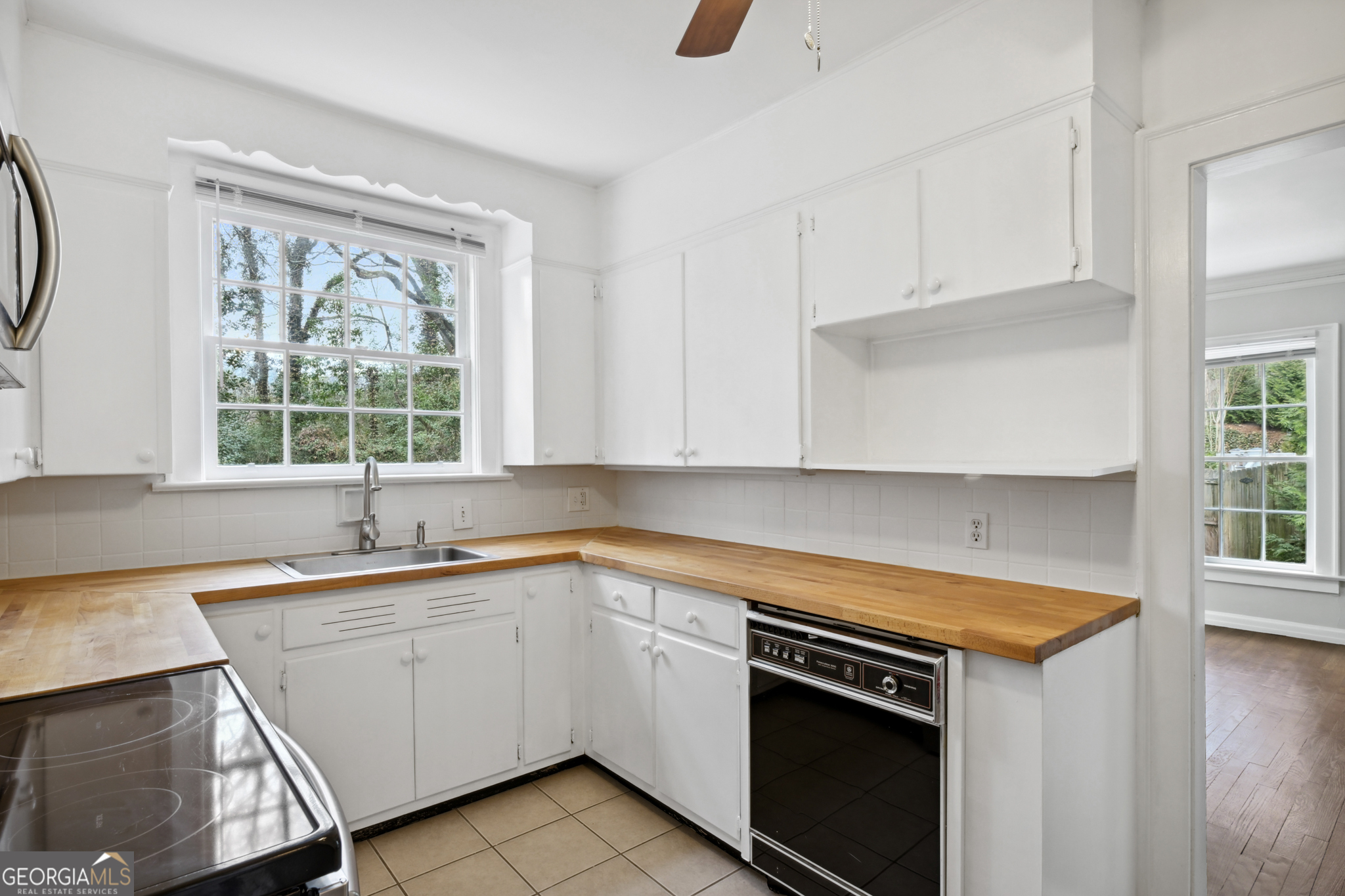 2878 N Hills Drive NE