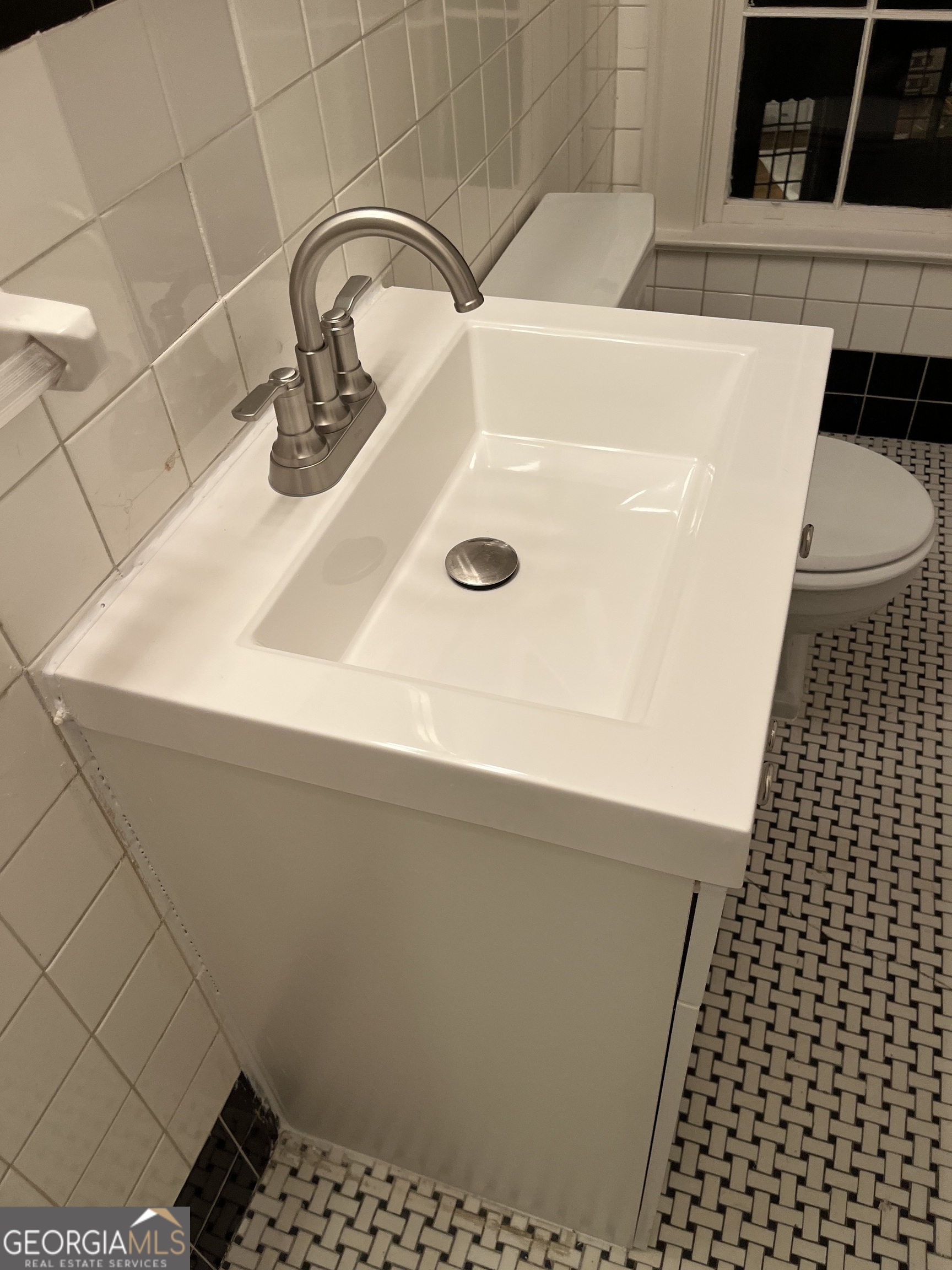 2878 N Hills Drive NE